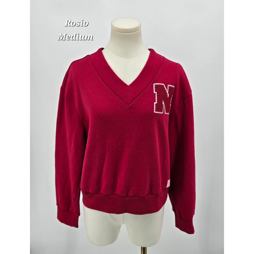 Rosio Medium V-Neck Nebraska Collegiate Pullover Sweatshirt